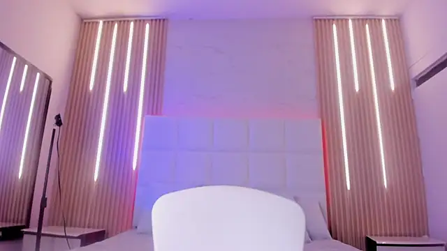 emily nova  online show from May 28, 11:51 am