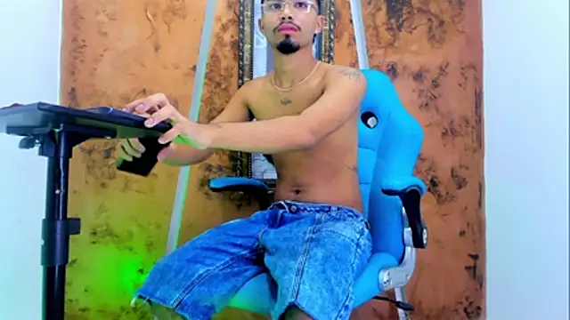 Snapshot of Baby_sexdemon chatting on January 11, 8:14 pm Baby sexdemon online show from January 11, 8:14 pm