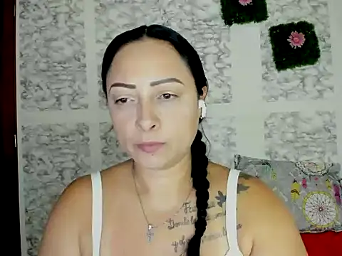 Snapshot of XXXStephanie_XXX chatting on May 19, 10:05 pm XXXStephanie XXX online show from May 19, 10:05 pm