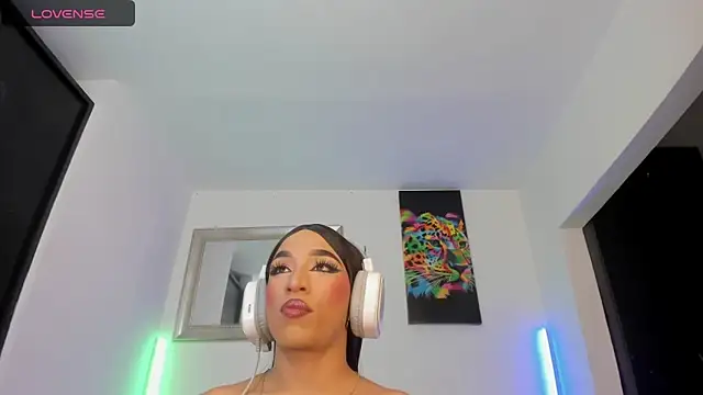Snapshot of Naughty_Blue chatting on May 30, 12:30 am Naughty Blue online show from May 30, 12:30 am