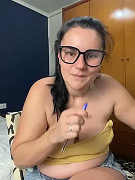 Snapshot of Alice_Dan chatting on June 3, 2:33 pm Alice Dan online show from June 3, 2:33 pm