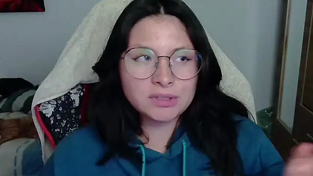 Snapshot of yessica_gomez01 chatting on May 19, 1:56 am yessica gomez01 online show from May 19, 1:56 am