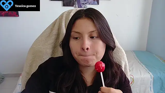 Snapshot of yessica_gomez01 chatting on July 1, 9:25 pm yessica gomez01 online show from July 1, 9:25 pm