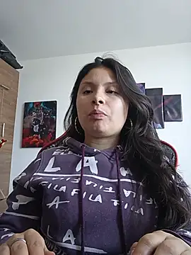 Snapshot of yessica_gomez01 chatting on July 13, 8:11 pm yessica gomez01 online show from July 13, 8:11 pm