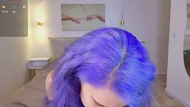 AuraLaunni online show from March 1, 7:10 am