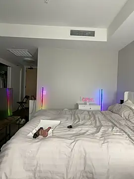 juliasweettits online show from March 1, 12:12 am