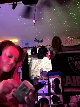 Snapshot of DisireAfterDark chatting on February 4, 8:14 pm DisireAfterDark online show from February 4, 8:14 pm