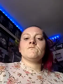 Snapshot of DisireAfterDark chatting on February 8, 9:13 am DisireAfterDark online show from February 8, 9:13 am