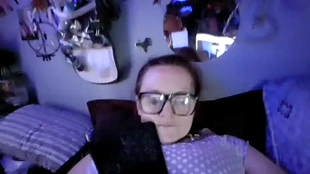 Snapshot of DisireAfterDark chatting on February 15, 11:01 pm DisireAfterDark online show from February 15, 11:01 pm