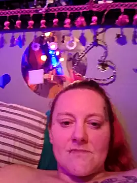 Snapshot of DisireAfterDark chatting on February 19, 6:26 pm DisireAfterDark online show from February 19, 6:26 pm