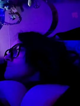 Snapshot of DisireAfterDark chatting on February 23, 5:54 pm DisireAfterDark online show from February 23, 5:54 pm