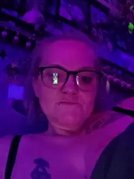 Snapshot of DisireAfterDark chatting on March 17, 1:03 pm DisireAfterDark online show from March 17, 1:03 pm