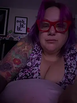 Snapshot of theUnihorniest chatting on June 24, 7:29 am theUnihorniest online show from June 24, 7:29 am