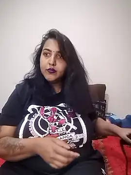Snapshot of IndianBearxx chatting on July 6, 6:32 pm IndianBearxx online show from July 6, 6:32 pm