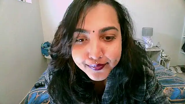 Snapshot of IndianBearxx chatting on August 4, 7:22 am IndianBearxx online show from August 4, 7:22 am