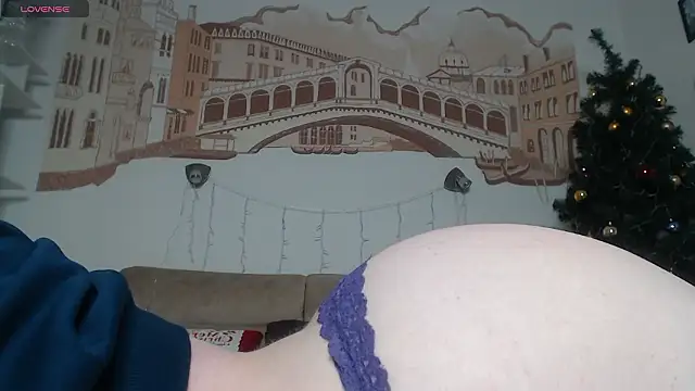 Snapshot of Secret_Emma chatting on January 16, 12:42 pm Secret Emma online show from January 16, 12:42 pm