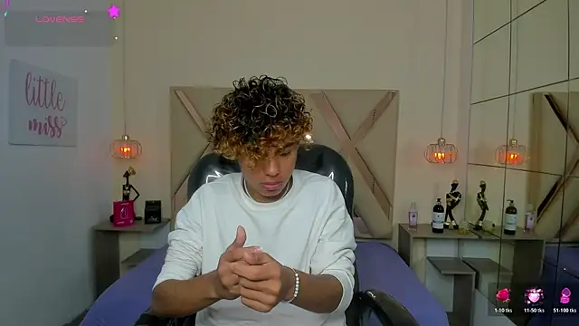 Anyelo Twink online show from June 10, 3:39 am