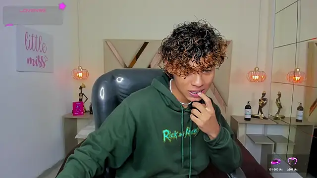 Anyelo Twink online show from June 18, 4:57 am