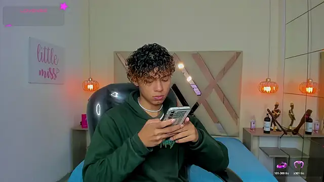 Anyelo Twink online show from June 24, 4:11 am