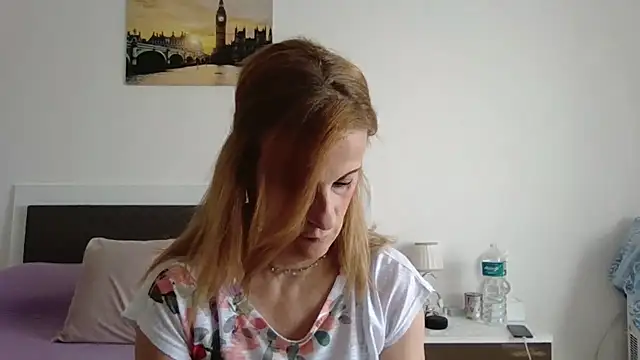 Snapshot of Clara1986 chatting on June 5, 9:26 am Clara1986 online show from June 5, 9:26 am