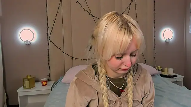 AdeleSilvy online show from May 5, 1:46 am