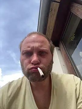 Snapshot of Hamsterdich chatting on May 17, 1:51 pm Hamsterdich online show from May 17, 1:51 pm