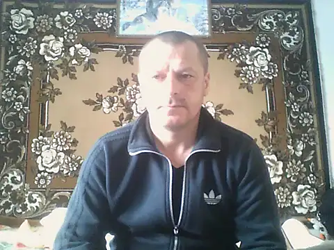 Snapshot of Ivan9iutt chatting on April 16, 6:03 am Ivan9iutt online show from April 16, 6:03 am