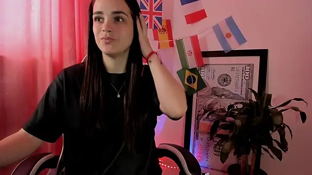 Snapshot of LucianaMoreau chatting on June 23, 2:37 pm LucianaMoreau online show from June 23, 2:37 pm