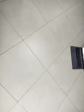 PrettyBottom1 online show from January 14, 2:28 am