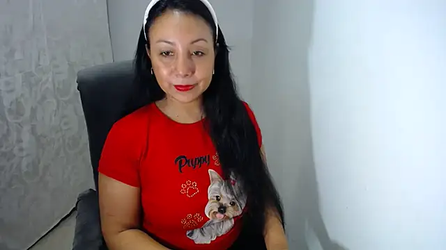 Snapshot of soyElena46 chatting on June 8, 12:05 pm soyElena46 online show from June 8, 12:05 pm