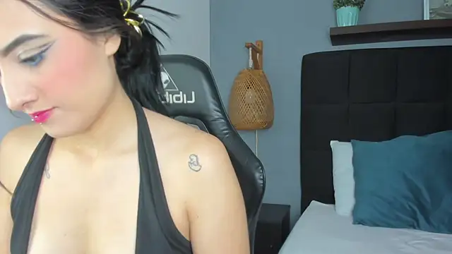 emma hiltonn  online show from February 5, 2:16 am