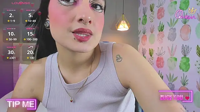 emma hiltonn  online show from June 17, 7:37 pm