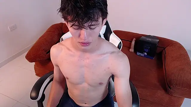 DarrenColleen online show from February 7, 2:04 am