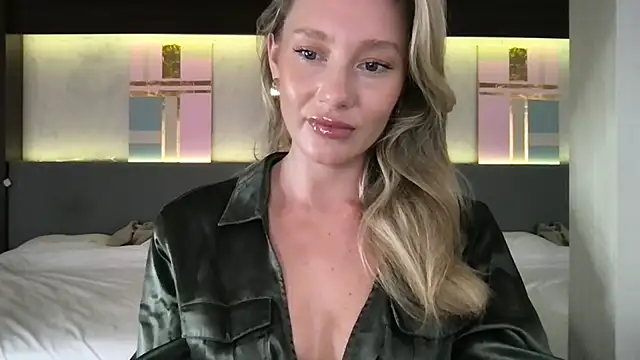Snapshot of Stella_muse chatting on July 10, 5:12 am Stella muse online show from July 10, 5:12 am