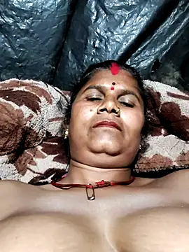 Snapshot of Hot_di97 chatting on February 8, 8:51 am Hot di97 online show from February 8, 8:51 am