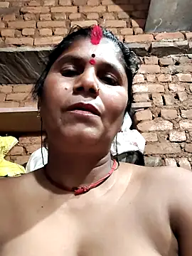 Snapshot of Hot_di97 chatting on February 12, 7:47 am Hot di97 online show from February 12, 7:47 am