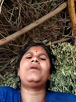 Snapshot of Hot_di97 chatting on May 30, 10:45 am Hot di97 online show from May 30, 10:45 am