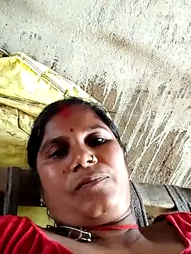 Snapshot of Hot_di97 chatting on June 24, 8:57 am Hot di97 online show from June 24, 8:57 am