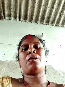 Snapshot of Hot_di97 chatting on June 25, 5:12 am Hot di97 online show from June 25, 5:12 am
