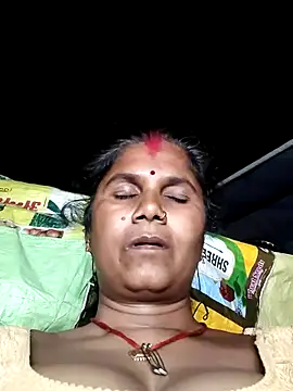 Snapshot of Hot_di97 chatting on June 25, 5:17 pm Hot di97 online show from June 25, 5:17 pm