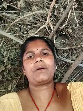 Snapshot of Hot_di97 chatting on July 1, 6:15 am Hot di97 online show from July 1, 6:15 am