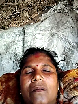 Snapshot of Hot_di97 chatting on July 5, 5:03 am Hot di97 online show from July 5, 5:03 am