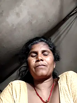 Snapshot of Hot_di97 chatting on August 3, 2:33 pm Hot di97 online show from August 3, 2:33 pm