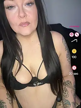 Snapshot of Miss_CurvesXXX chatting on May 19, 10:16 pm Miss CurvesXXX online show from May 19, 10:16 pm