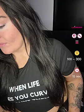 Snapshot of Miss_CurvesXXX chatting on May 31, 10:11 pm Miss CurvesXXX online show from May 31, 10:11 pm