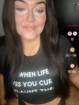 Snapshot of Miss_CurvesXXX chatting on June 7, 12:09 pm Miss CurvesXXX online show from June 7, 12:09 pm