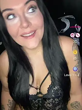 Snapshot of Miss_CurvesXXX chatting on June 18, 10:36 pm Miss CurvesXXX online show from June 18, 10:36 pm