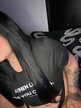 Snapshot of Miss_CurvesXXX chatting on July 5, 10:17 pm Miss CurvesXXX online show from July 5, 10:17 pm