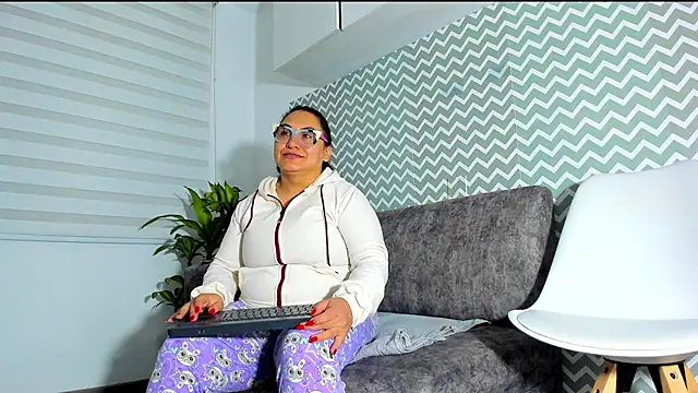 nailon karol11 online show from July 22, 11:51 pm