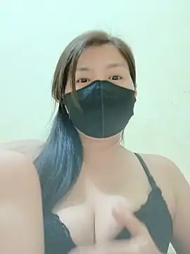 Snapshot of Lyly-68688 chatting on May 16, 10:36 am Lyly-68688 online show from May 16, 10:36 am